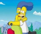 Гомер и Мардж Симпсоны в мотоцикл